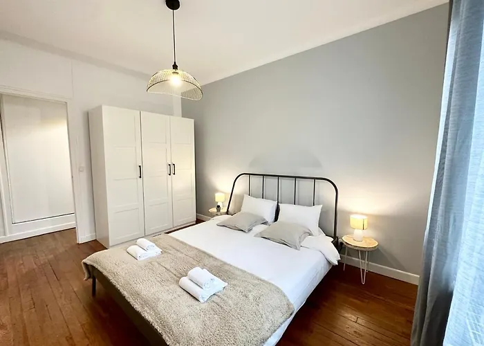 Le Lutz - Moderne Spacieux - Hyper Centre - Parking Apartment *